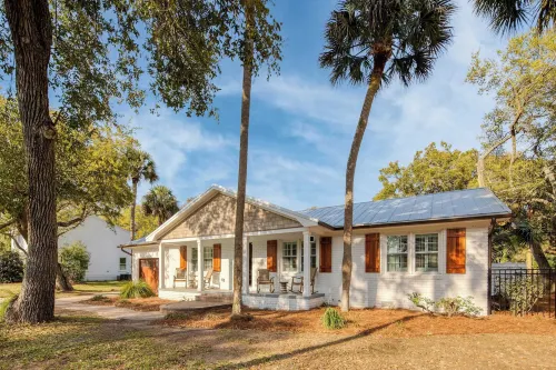 سوير باي أفانتستاي ستنينج أيل أوف بالمز هوم بي/ بول!