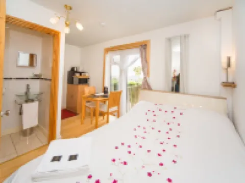 Cosy Snug Room - Near Lyme Regis - Private Balcony with Country Views & Free Parking Hotels in Axminster