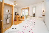 Small Snug en-Suite with Stunning Views Near Lyme Regis - Contactless Check-IN Hotels in Axminster