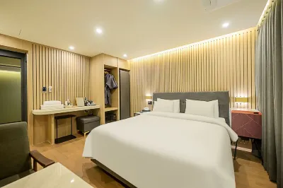 mokpo h avenue hotel peace plaza Hotels near Hwawon