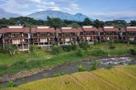 Bess Resort and Waterpark Lawang Отели в г. Purwosari