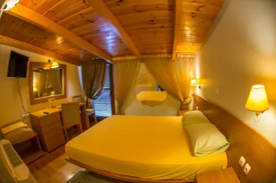 Hotel Chris Hôtels à : Attique de l'Est