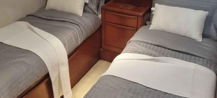 Live on a Luxury 65ft Yacht in Duquesa- Estapona Hotels in Manilva