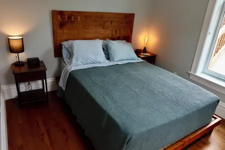 Historic Red Rooster Inn Отели в г. Литчфилд