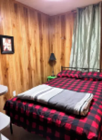 Lakefront Hideaway Resort Hotels in Kawartha Lakes