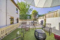 Luxury Coach House Sleeps 12 Five Bedrooms Hotels near Bryntirion Playground