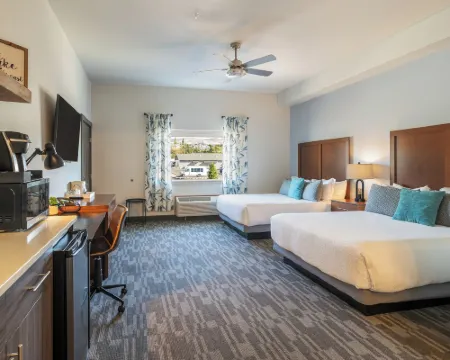 The Lodge Lake Chelan Hotels in Manson