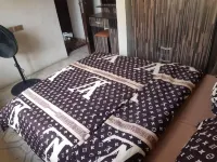 Remarkable 2-Bed Apartment in Lagos فنادق في Agege