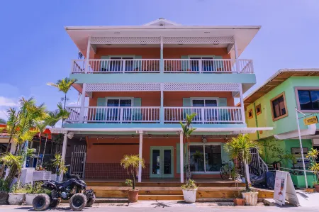 Bocas Paradise Hotel Отели рядом с достопримечательностью «Колон»
