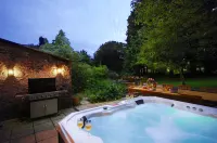 Beautiful 7 Bedroom House Hottub Wifi Hotels in Mendip District