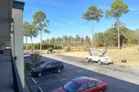 Super Inn & Suites by OYO Milledgeville - parking