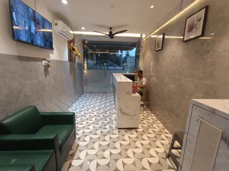 Hotel Moon Lite Residency - Marve Road Malad West Отели рядом с достопримечательностью «Горай Бич»