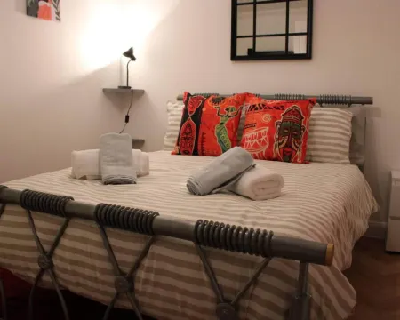 Apartment - Sleeps 2 - Parking - Station Close Hotels in Dagenham