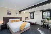 Leisure Inn Penny Royal Hotel & Apartments Hotels near cornwall square transit centre