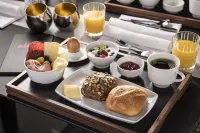 Airport Plaza Hotel Hamburg - breakfast
