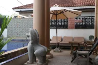 Mom's Guesthouse - Pensions