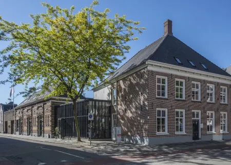 Hotel Kazerne Отели рядом со станцией Центральная железнодорожная станция Эйнховен