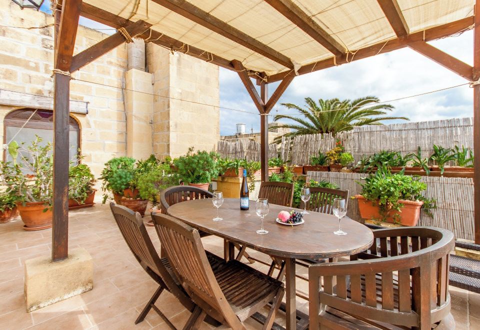 Hotel Villayana Gozitan Farmhouse with Pool - Happy Rentals, Exterior, Garden