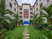Sea Cliff Court Hotel & Luxury Apartments Hotels near Coco Beach