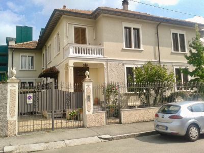 Re Monza Appartamenti in Villa Comodi Per Milano