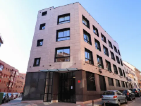Studios Cielo Madrid Hotels near Latina
