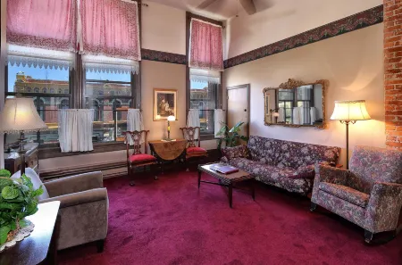 The Palace Hotel Отели в г. Порт Хадлок-Айрондейл