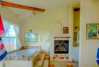Captain's Inn at Moss Landing - Romantic