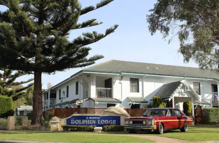 Dolphin Lodge Albany - Self Contained Apartments at Middleton Beach Отели в г. Олбани