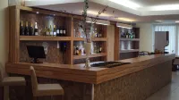 Ramada by Wyndham Macae Hotel & Suites - bar