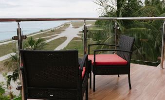 Reef Edge Thulusdhoo