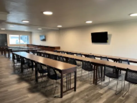 Days Inn & Suites by Wyndham Port Huron Hotels in St. Clair County