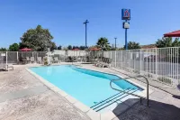 Motel 6-Gilroy, CA - Pool