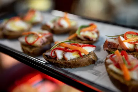 Renaissance Izmir Hotel Отели рядом с достопримечательностью «Kemeralti Market»