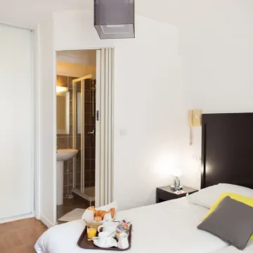 Esperanto Hotels near Villa Rothschild