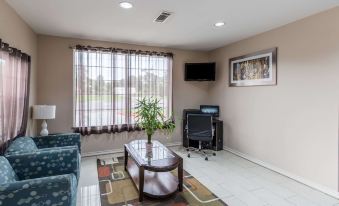 Quality Inn & Suites Bridge City Orange