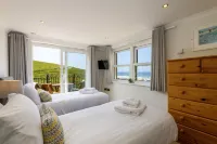 Beachcombers Apartments