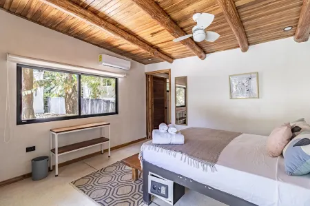 Believe Surf & Yoga Lodge Santa Teresa