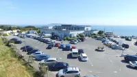 Shoreline Hotel - parking
