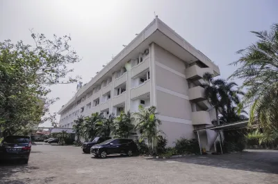 RedDoorz Plus @ Pitagiri GBK Senayan Hotel di Jakarta Barat
