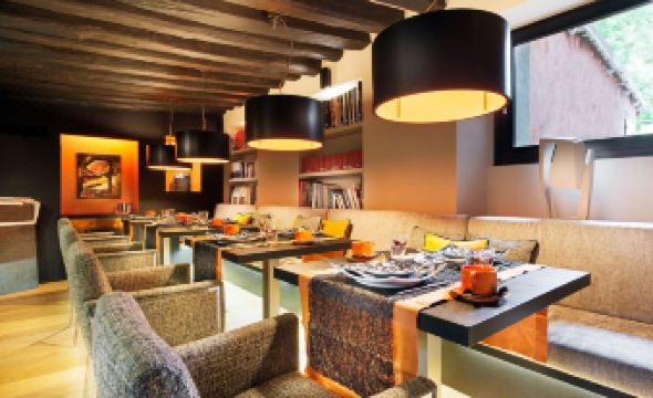 Charming House DD724