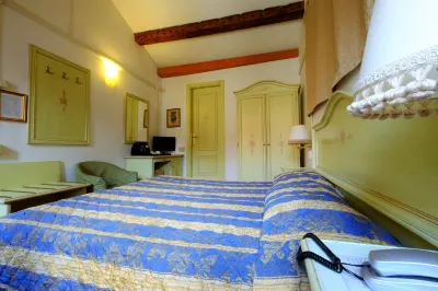 Ca' Pedrocchi Hotels near Armani(Calle Larga XXII Marzo)
