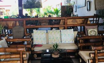 Eve's Kiosk Dive Resort