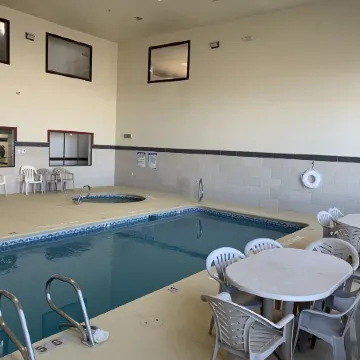 Brentwood Inn & Suites