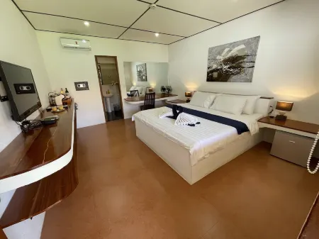 Parrot Resort Moalboal