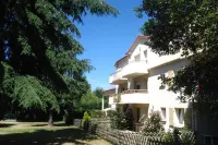 Chambre d'hôtes Avec Balcon et Vue Sur le Parc, hôte privé Hotels in Annonay
