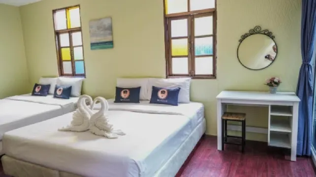 RoomQuest Amphawa Floating Market