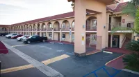 Rodeway Inn & Suites - Parkering