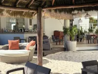 Luciana Hotel & Beach Club