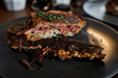 Central Brunswick Apartment Hotel Отели рядом с достопримечательностью «Cloudland»