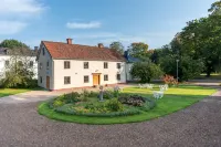 Hotell Dahlströmska gården Hotels in Mjolby